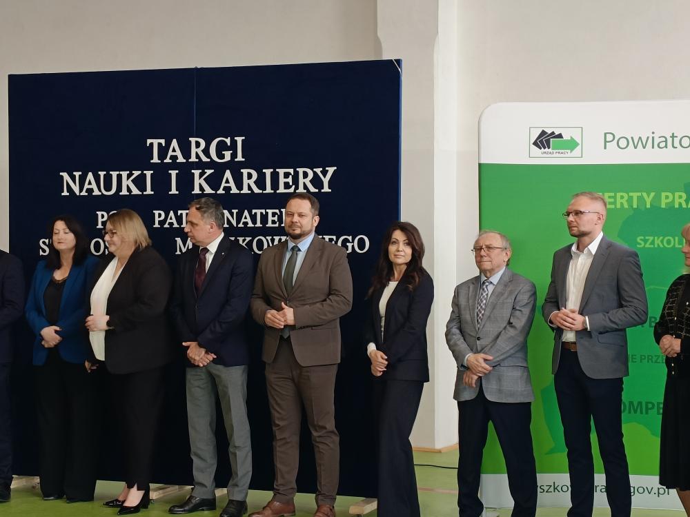 Fotografia wykonana podczas Targów Nauki i Kariery Myszków 2026. Przedstawia zaproszonych gości.